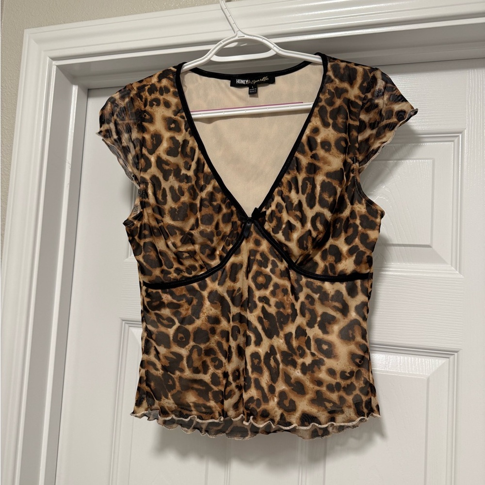 Honey Punch Black and Brown Fitted Graphic Cap Sleeve Blouse